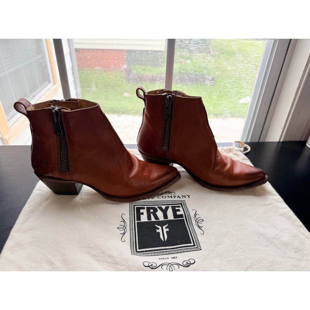 Frye Leather Western Ankle Boots Cognac Brown Pointed Toe Inside Zip Size 8.5